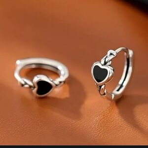 NWT Adorable Boho Tiny Silver Hoop Black Heart Earrings!